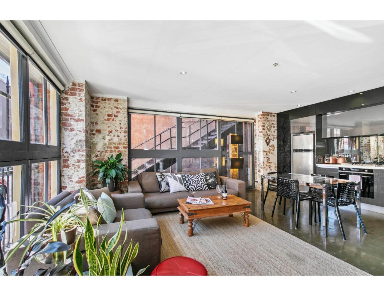 Chic Warehouse In Hipster, Foodie Hub *