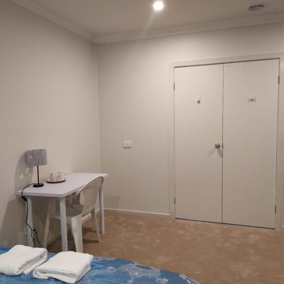 Guest house Melbourne Guest House 4*