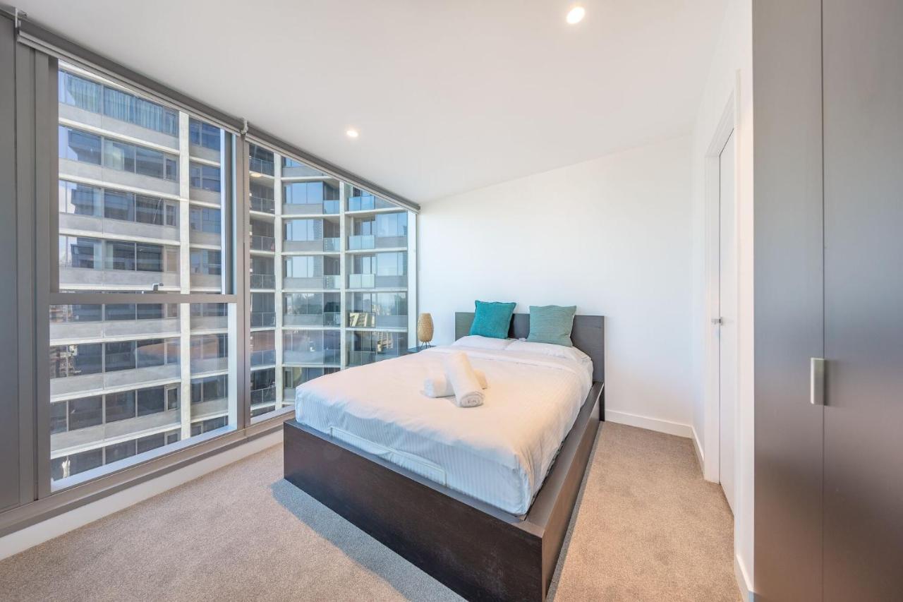 Magnificent 2-bedroom - Skyline View, Cbd Location Apartment *
