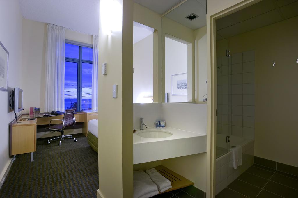 Novotel St Kilda 4*