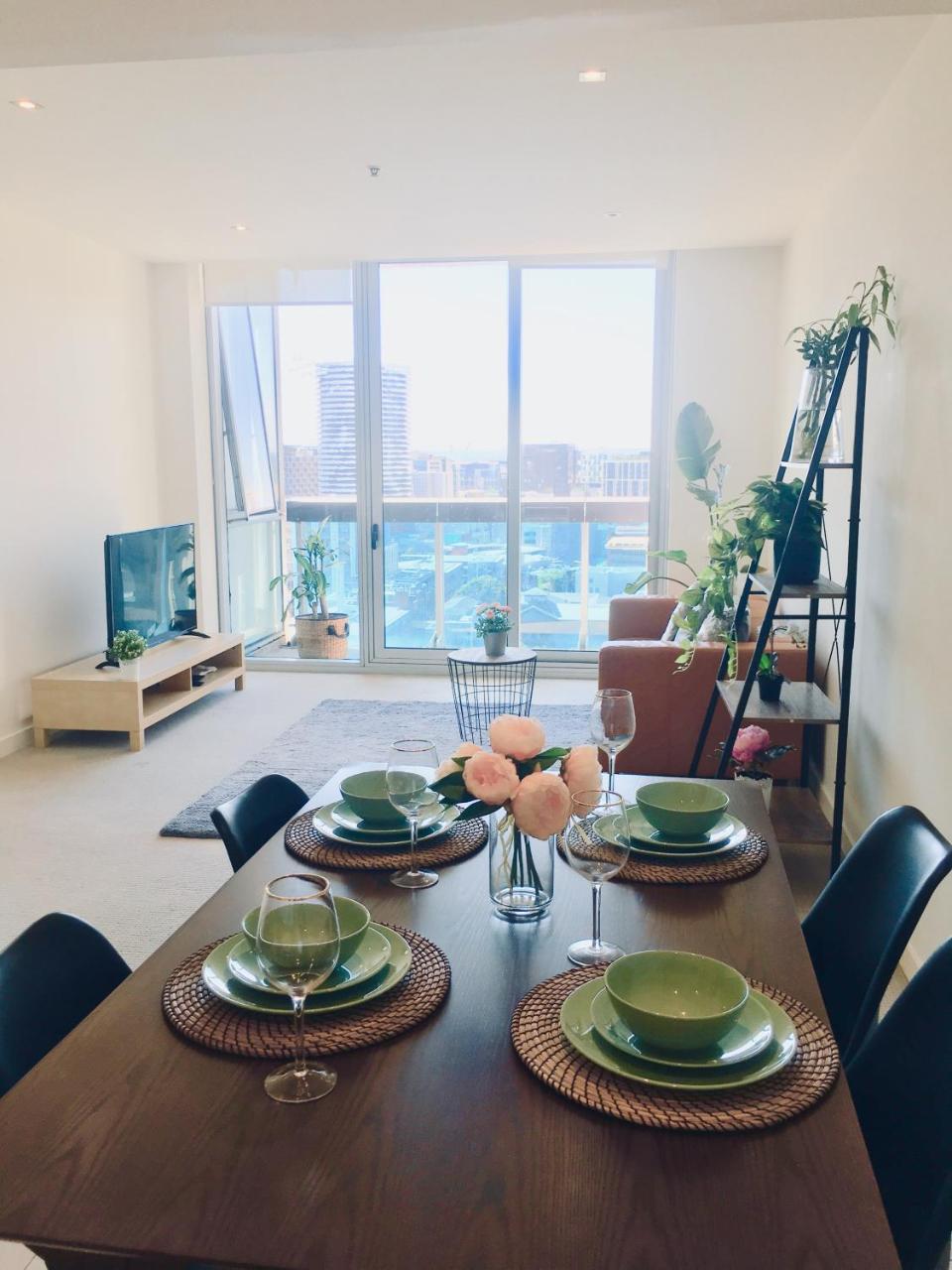 Apartment La Maison Great View Free Parking Pool Gym Perfectly Located 2br *