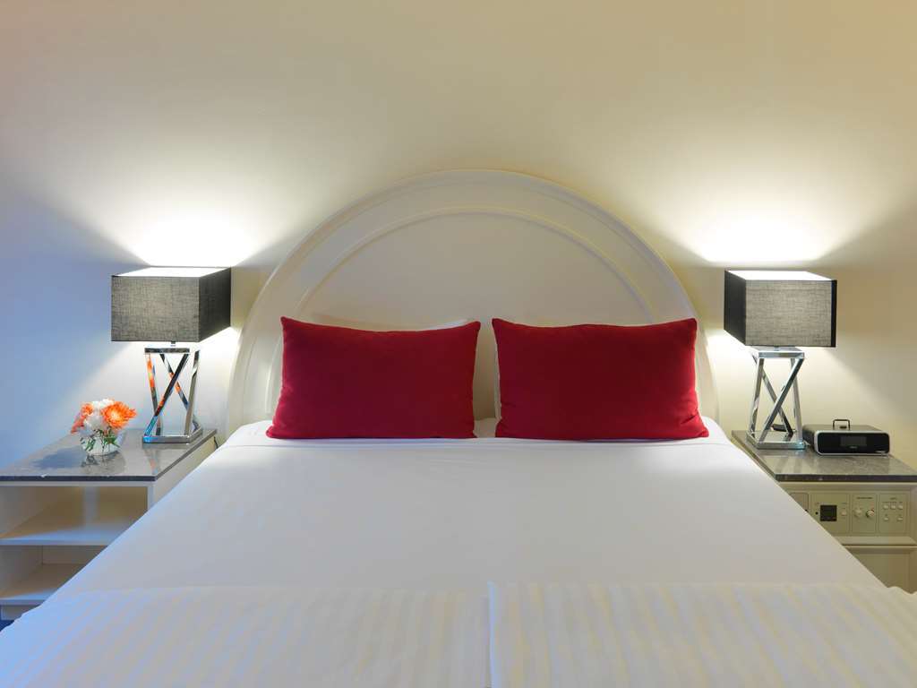 The Savoy On Little Collins 4*