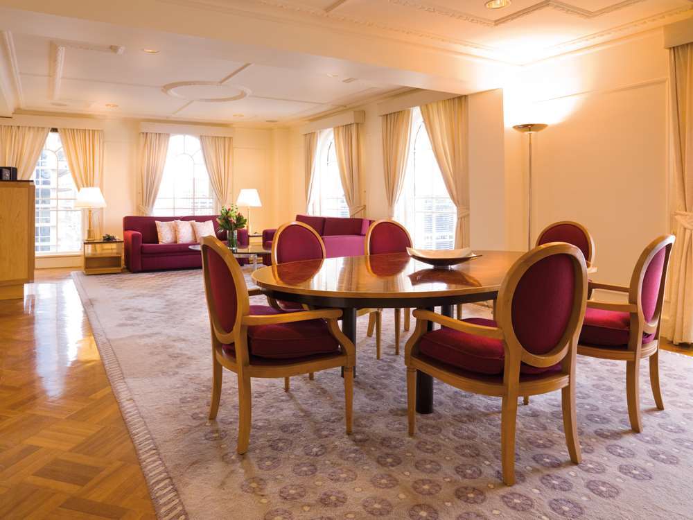 The Savoy On Little Collins 4*