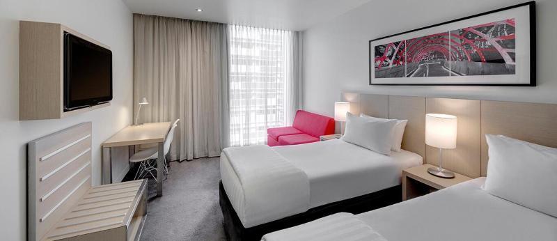 Hotel Travelodge Docklands 4*