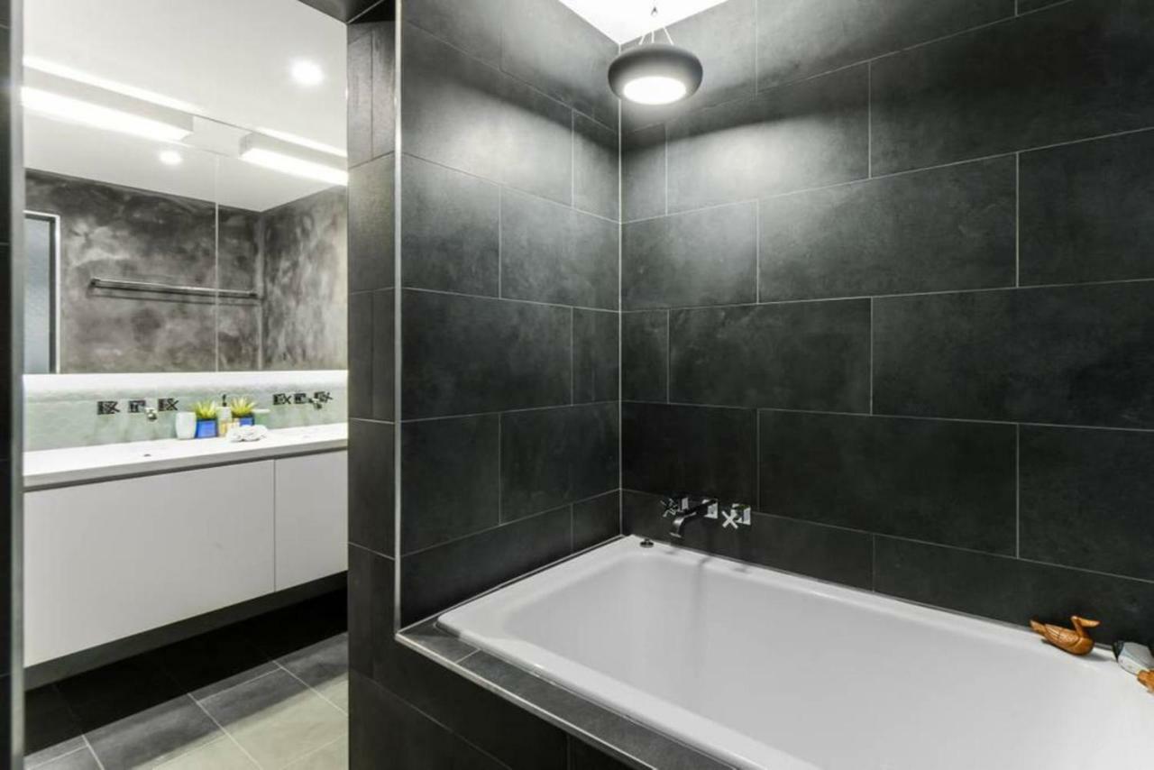 Spacious Designer Warehouse Cbd Apartment