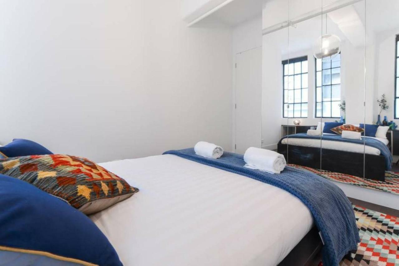 Spacious Designer Warehouse Cbd Apartment
