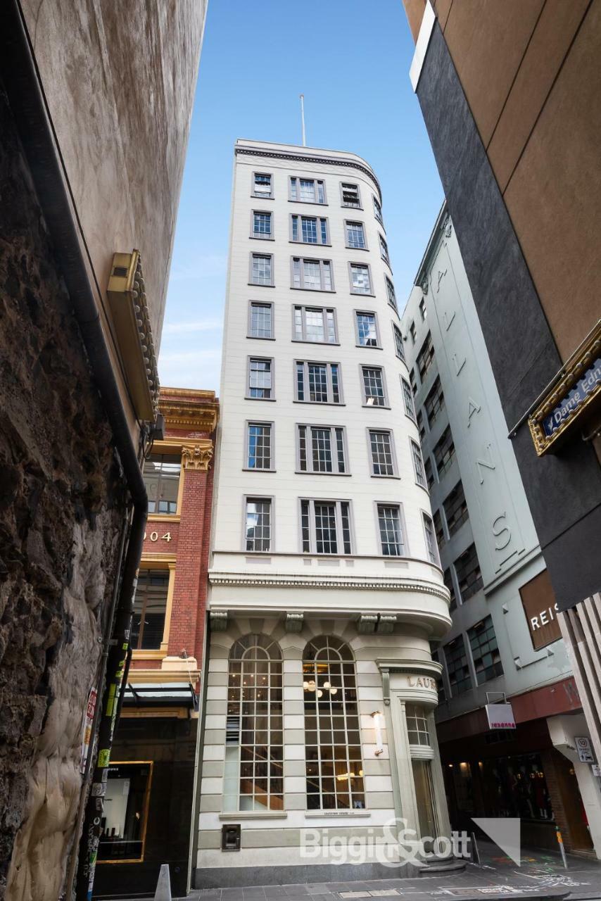 Spacious Designer Warehouse Cbd Apartment Melbourne