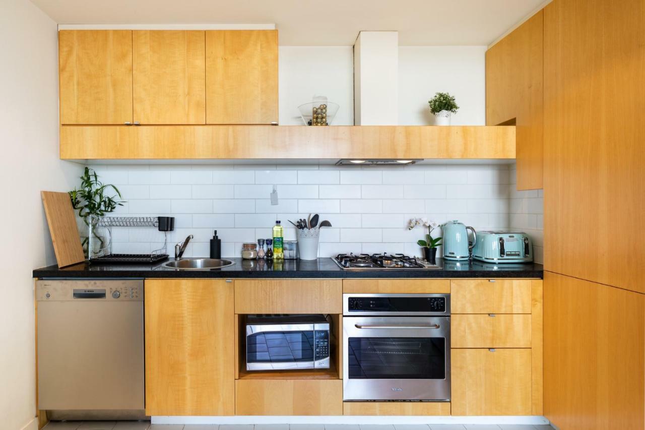 Apartment La Maison Great View Free Parking Pool Gym Perfectly Located 2br Melbourne