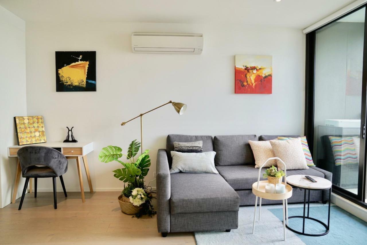Apartment Pride Docklands Waterfront View Melbourne