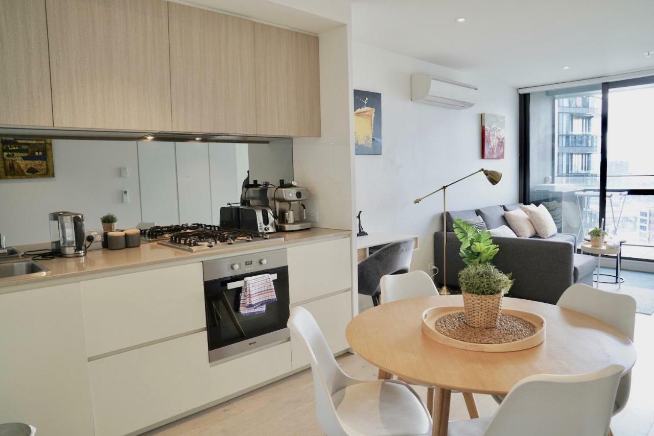 Pride Docklands Waterfront View Apartment Melbourne