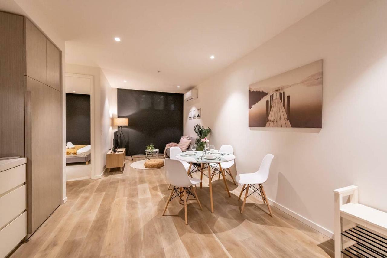 Stunning Opera Apartment-st Kilda Rd Apartment