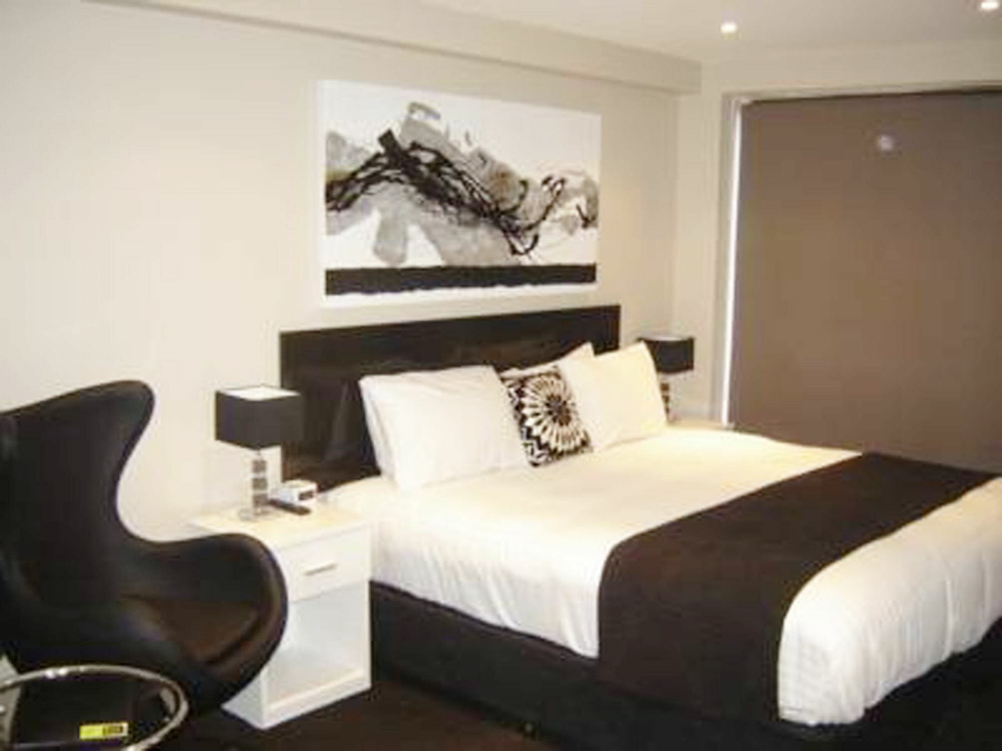 On Chapman 4* Melbourne