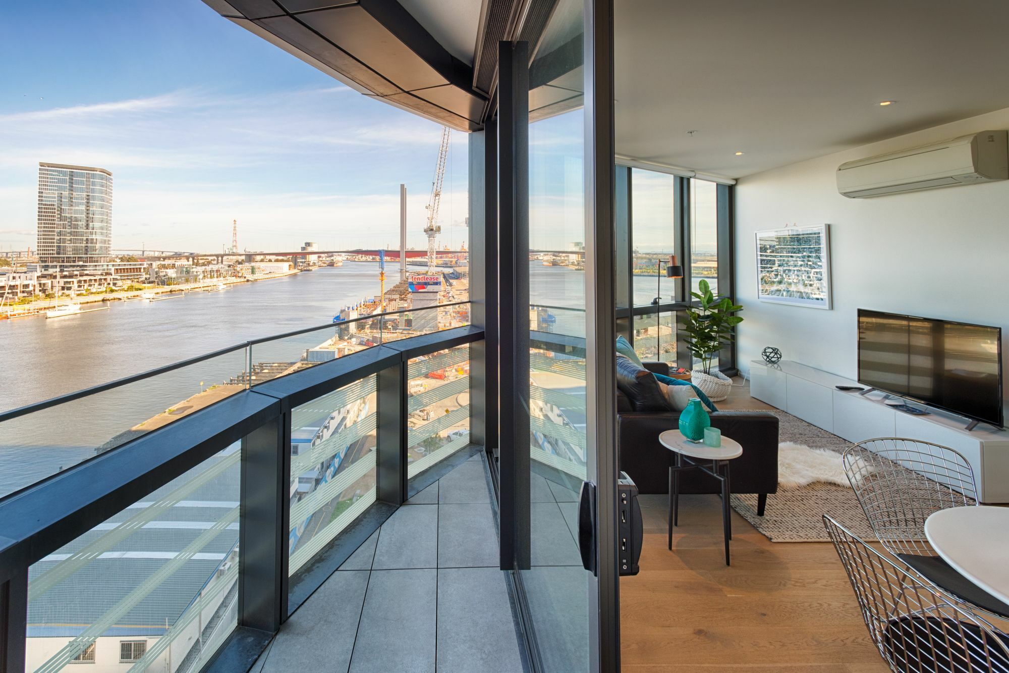 Orange Apartment *