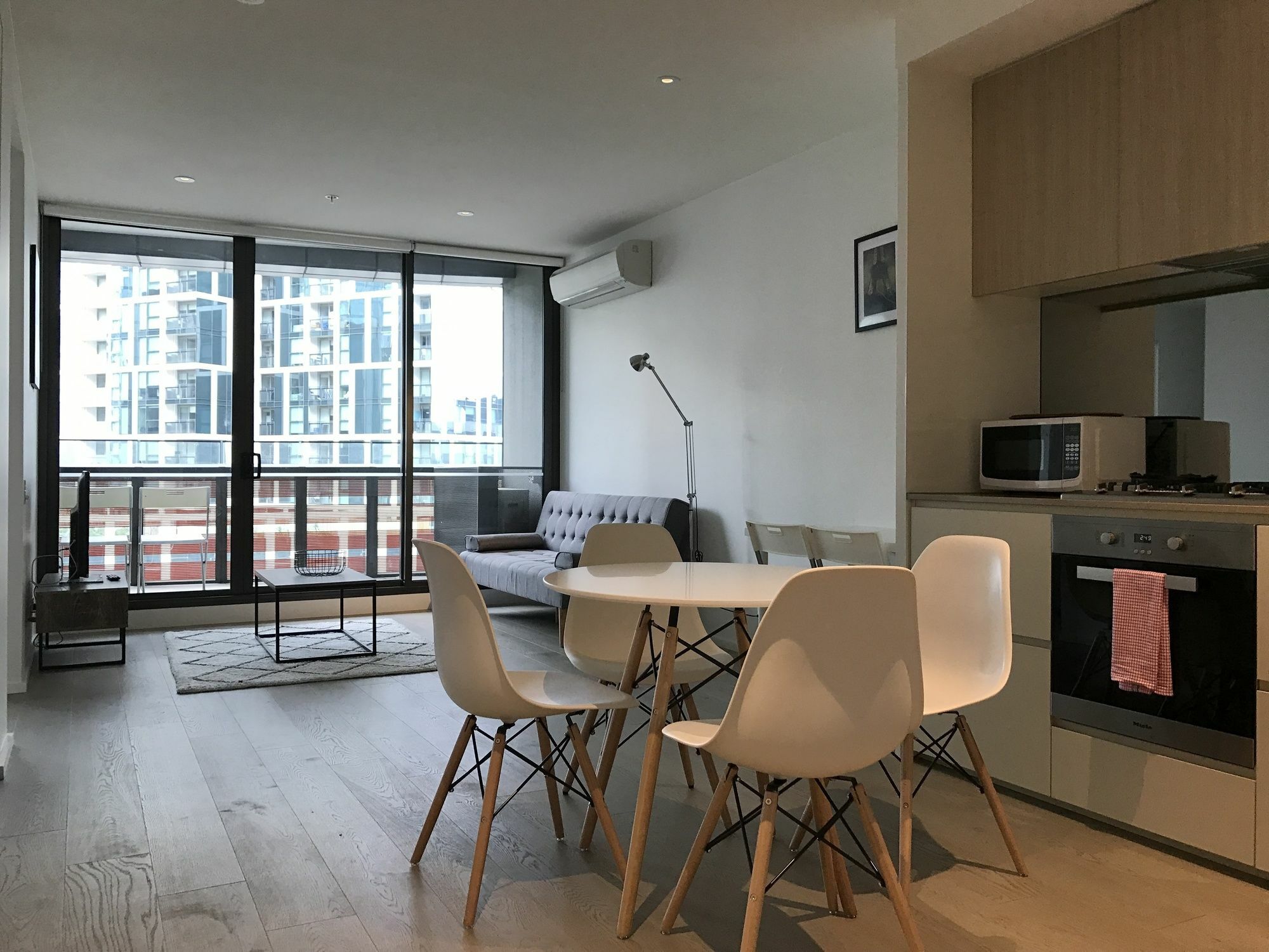 Apartment Urbanminder @ 889 *