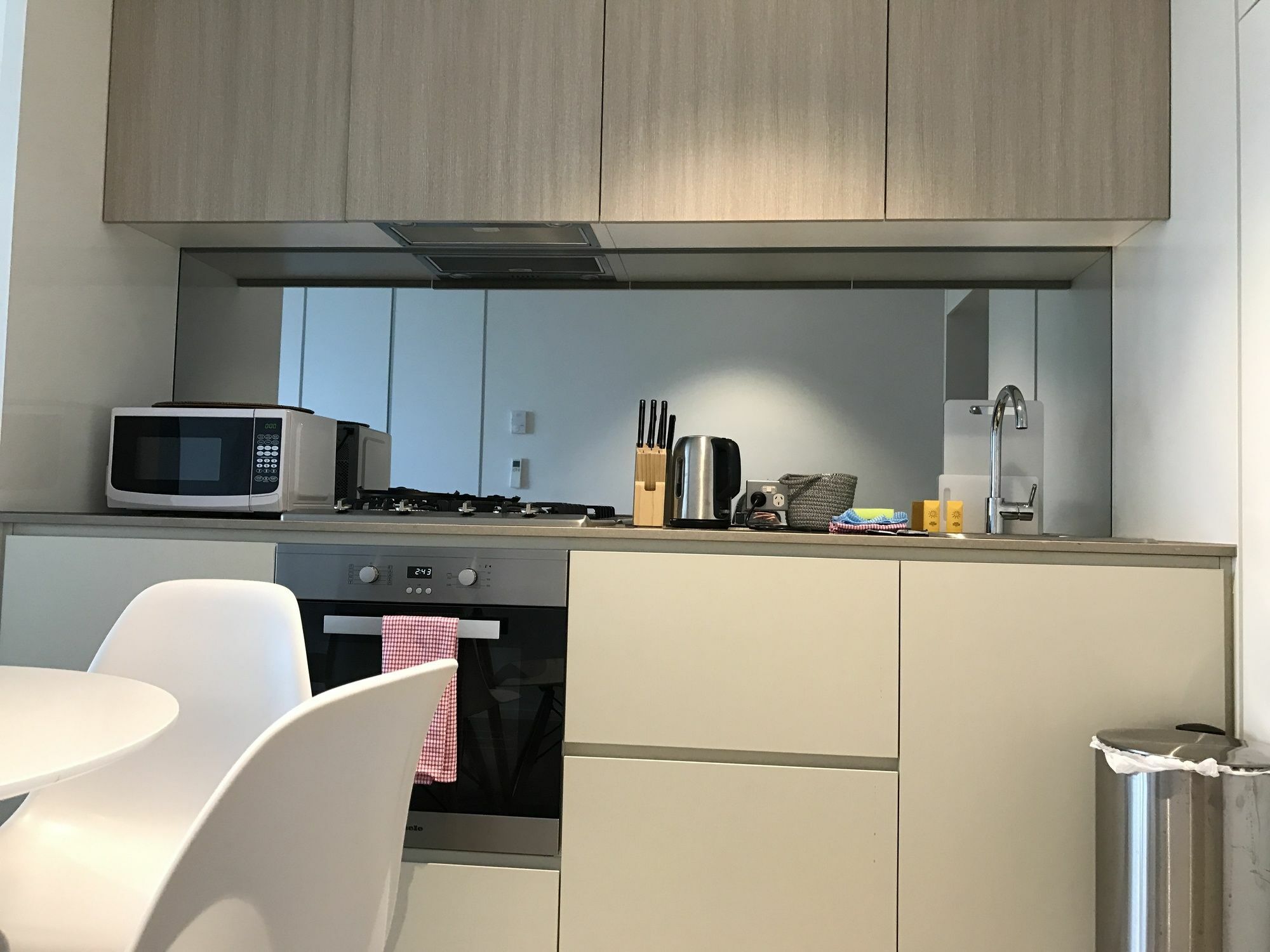 Urbanminder @ 889 Apartment *