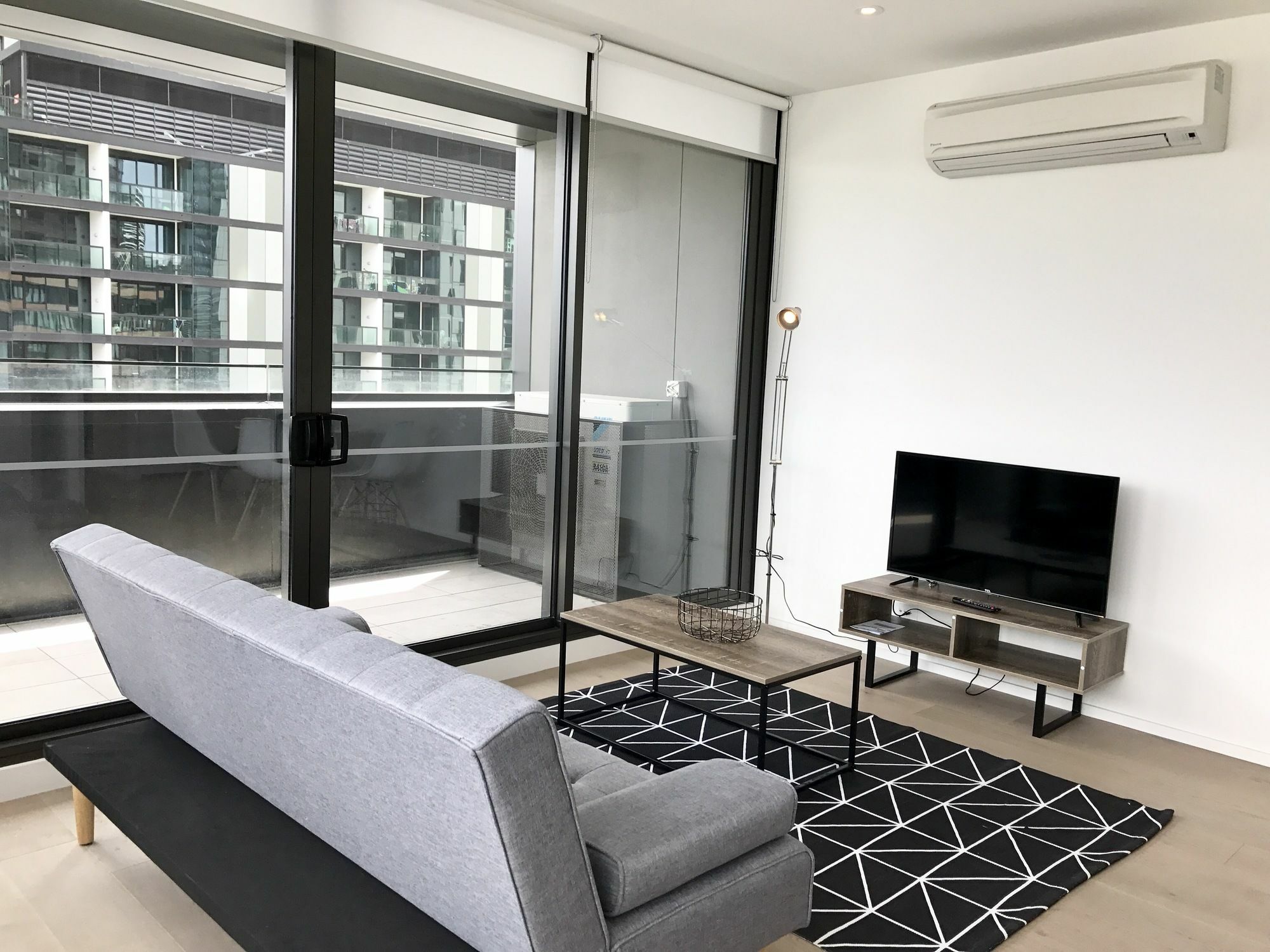 Apartment Urbanminder @ 889 *
