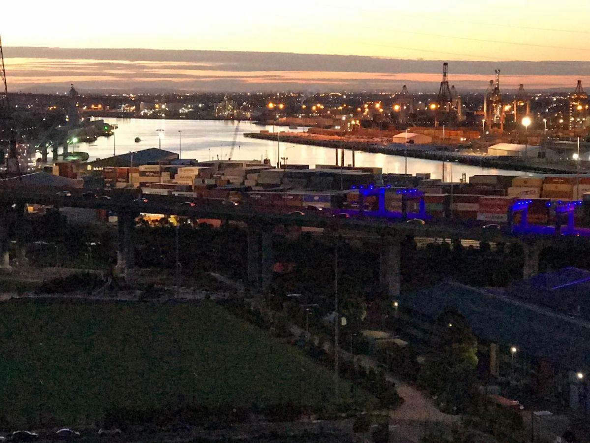 Staycentral Docklands Delight Apartment Melbourne