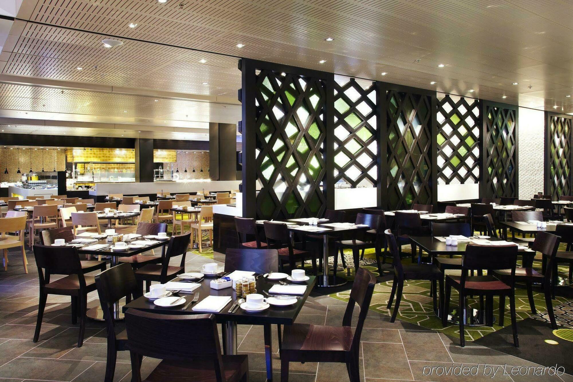 Crown Promenade Hotel 4*
