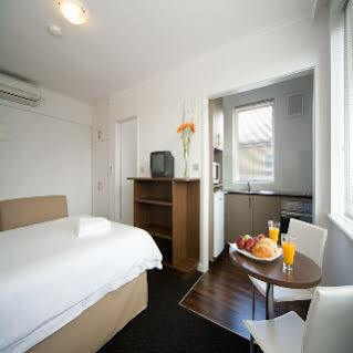 Easystay Studio Aparthotel