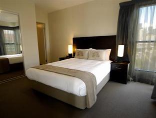 Quest Docklands Aparthotel