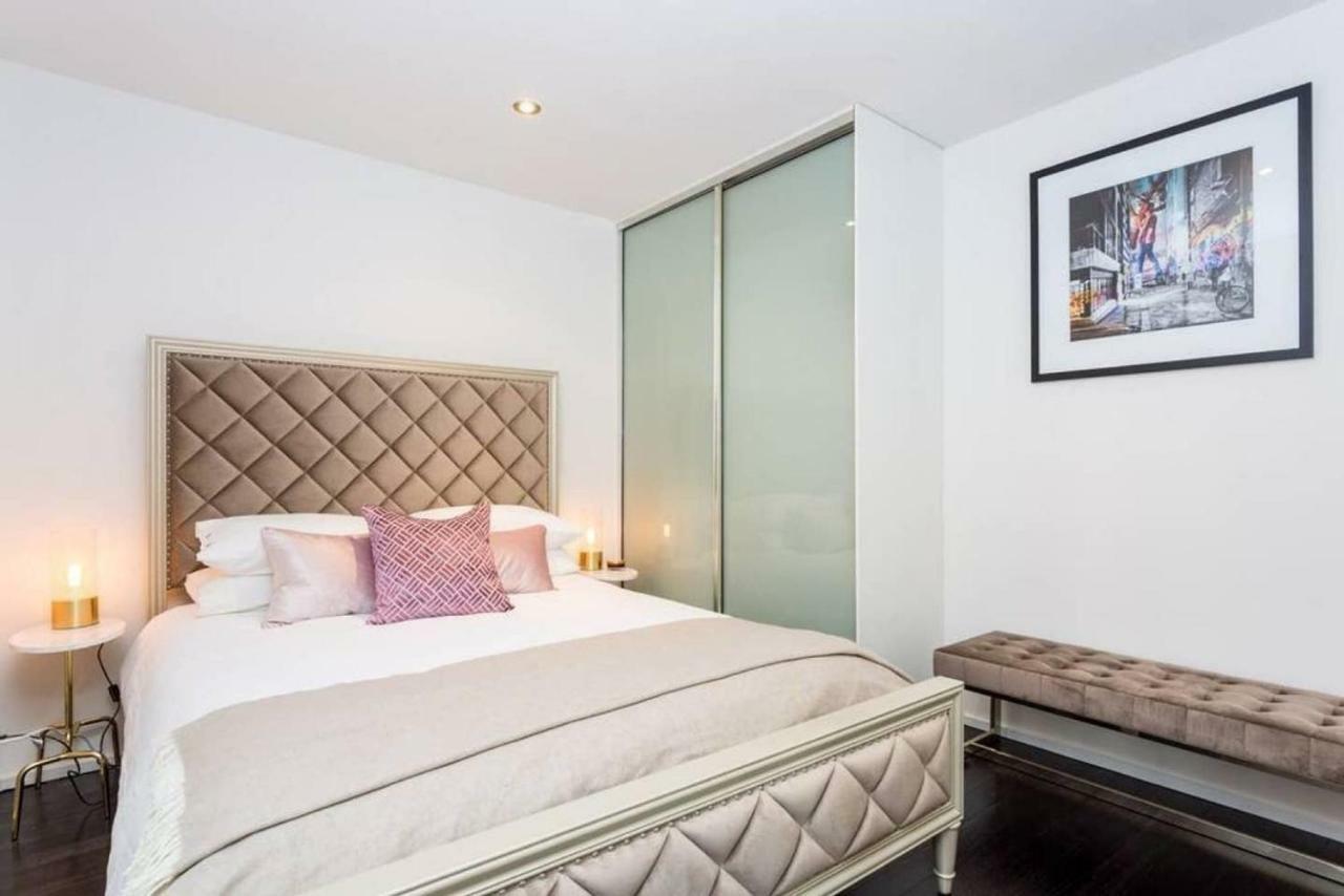 Penthouse At Graffiti Laneways & Restaurants Apartment *