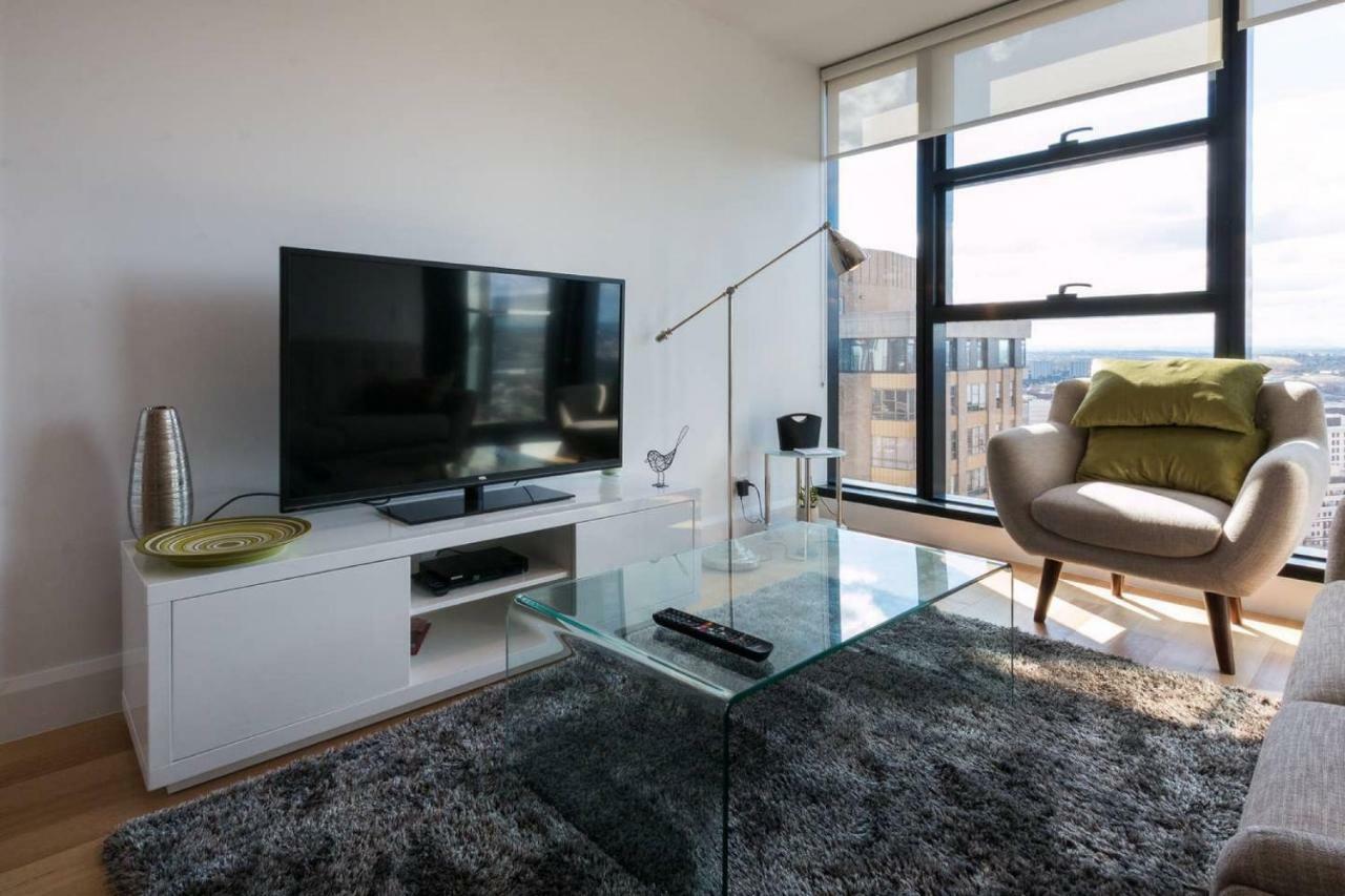 Owen - Soaring City Views Central Location *