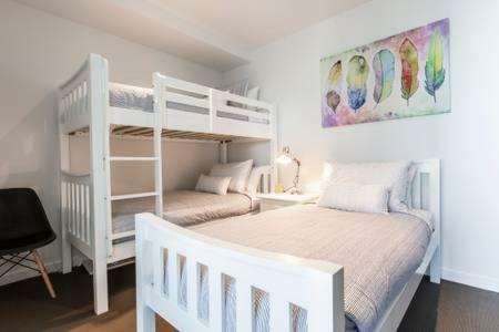 Fantastic Views, 2 B/r, 2 Bath With All New Furniture *