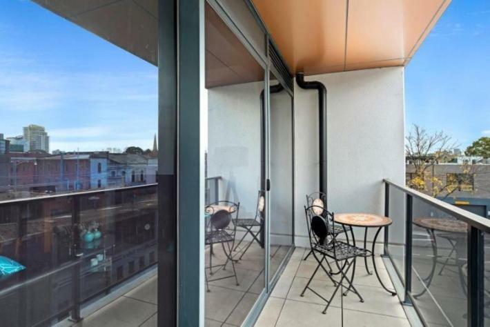 Modern Luxurious With Private Parking On Premises And Fast Internet *