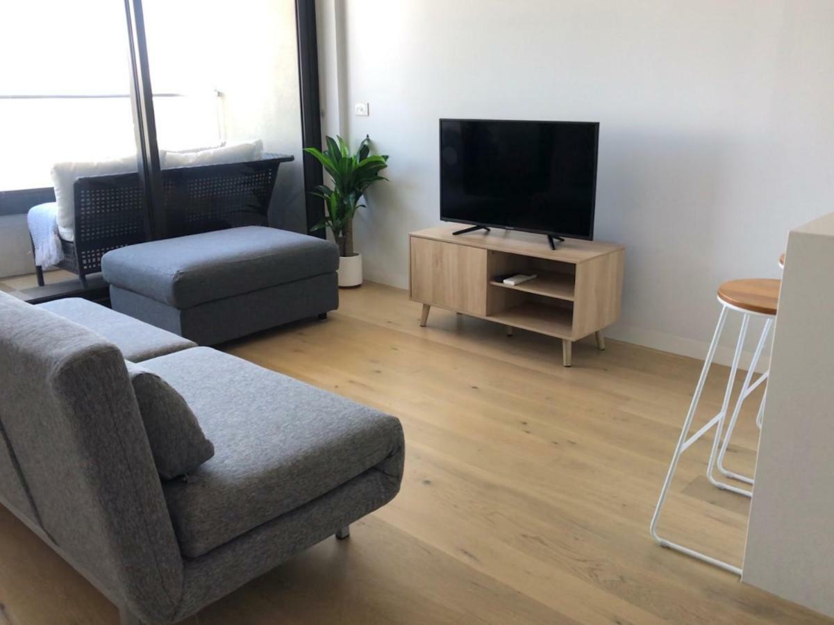 3 Saint Kilda Road *