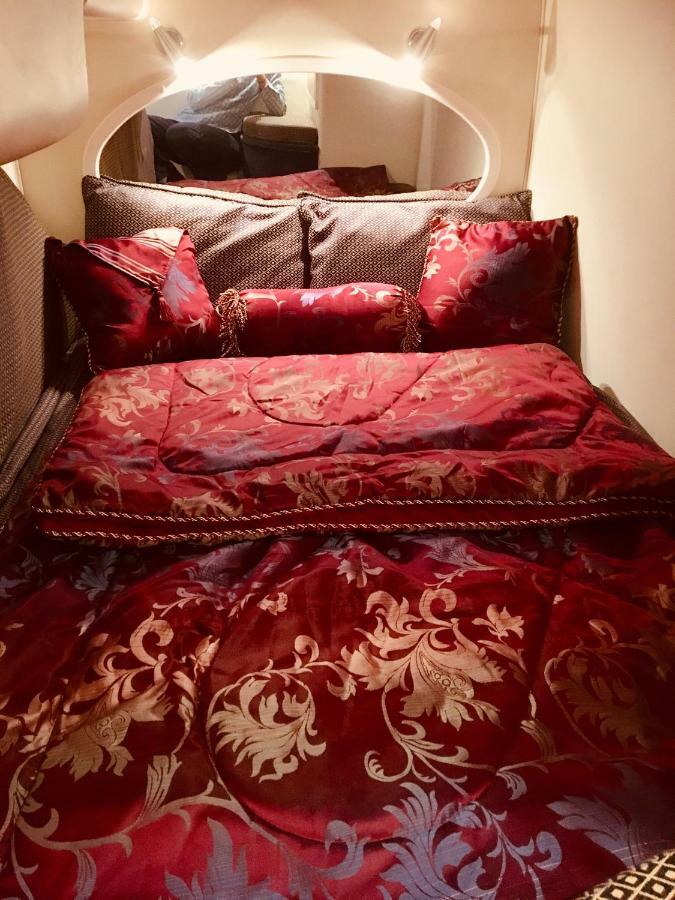 Luxury On The Water Botel *