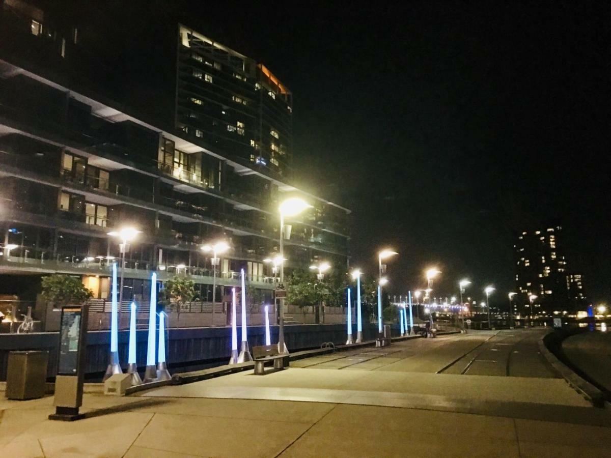 Luxury On The Water Botel Melbourne