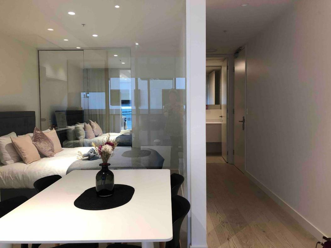 South Yarra Claremont Apartment *