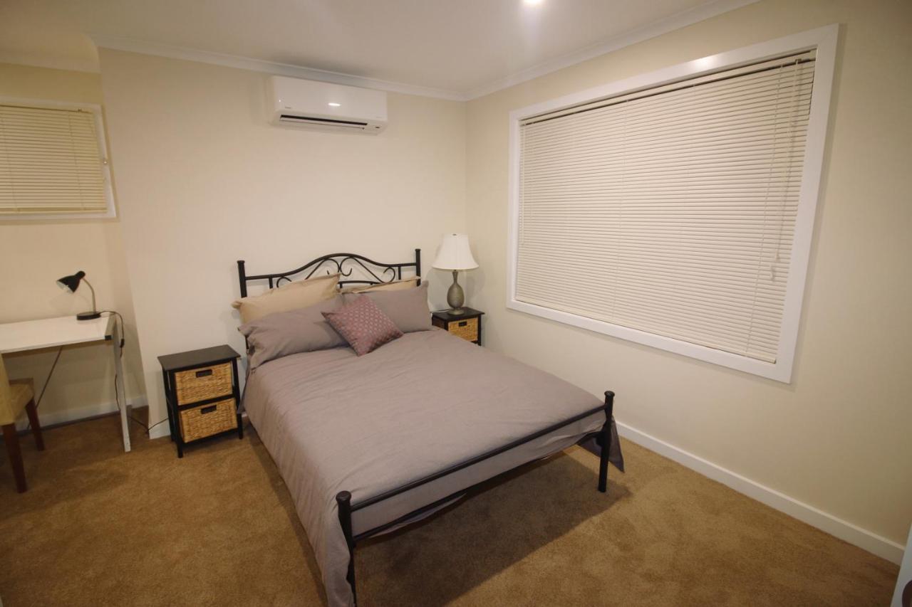 Guest house Silver House - Airport - 7 Minutes From Airport *