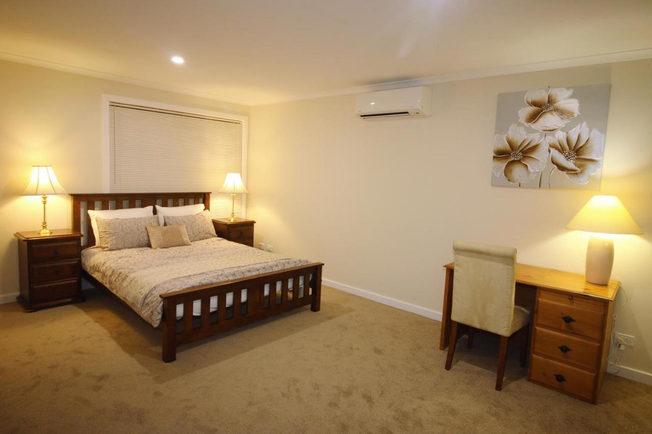 Silver House - Airport - 7 Minutes From Airport *