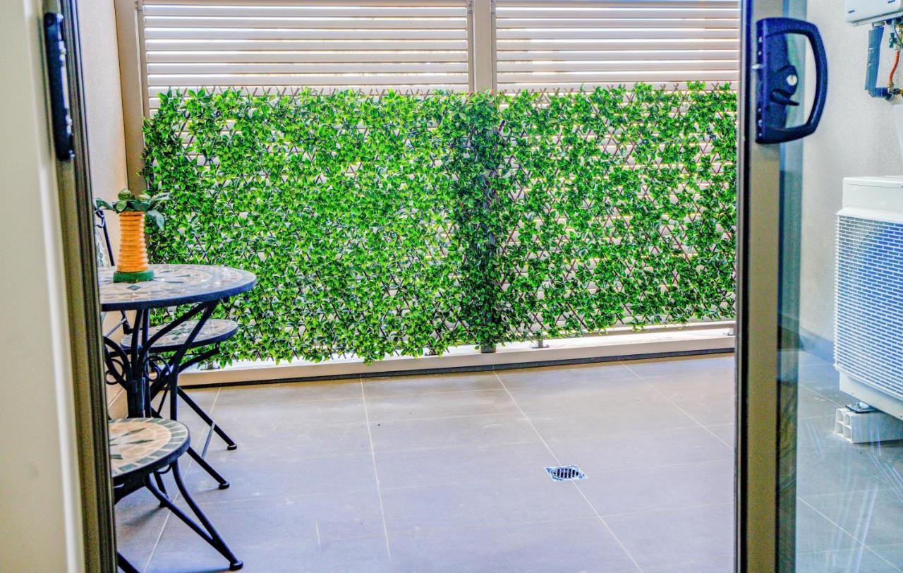 U101 Brunswick Living First Floor Balcony Close To And Cbd Free Wifi Tram At Doorstep *