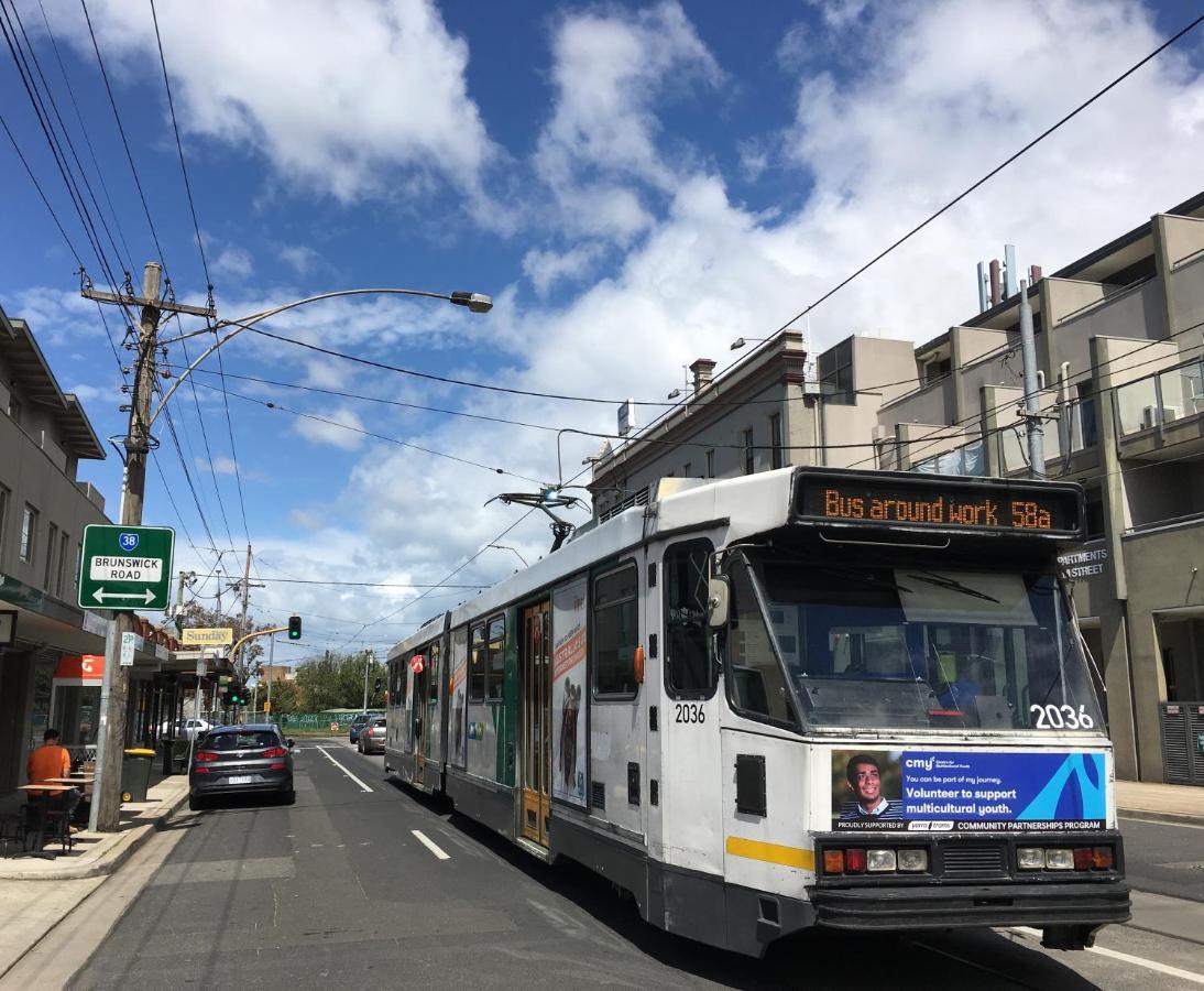U201 Brunswick Living Floor Balcony Close To And Cbd Free Wifi Tram At Doorstep *