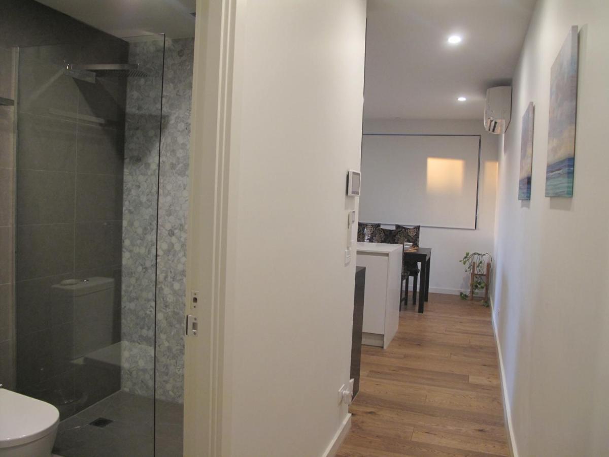 Modern 3 Bedroom Apt With Free Parking, Netflix, Wifi & Welcome Wine By Bnb Pro