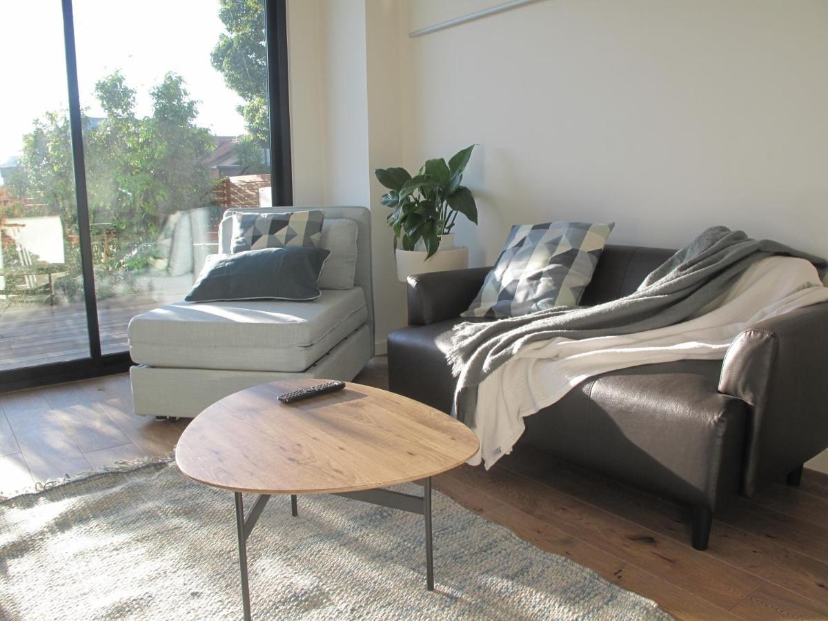 Modern 3 Bedroom Apt With Free Parking, Netflix, Wifi & Welcome Wine By Bnb Pro Apartment *
