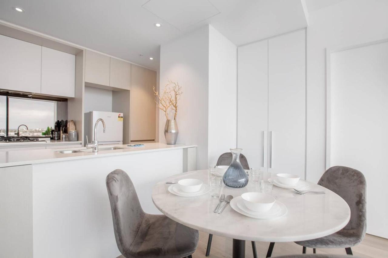Delightful 2br Riverview@docklands Melbourne