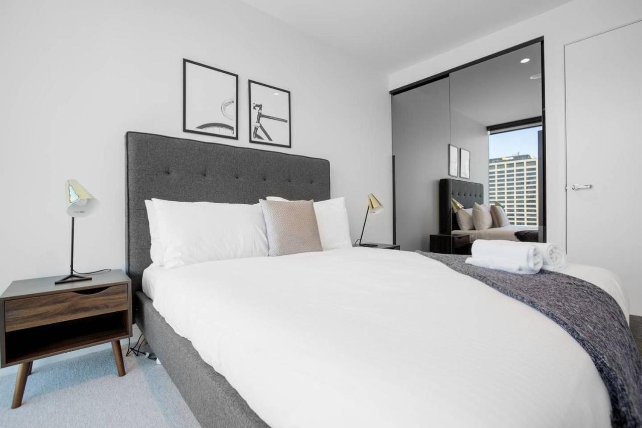 Warm Nest Location@collins Apartment