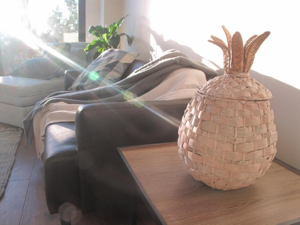 Modern 3 Bedroom Apt With Free Parking, Netflix, Wifi & Welcome Wine By Bnb Pro Apartment Melbourne