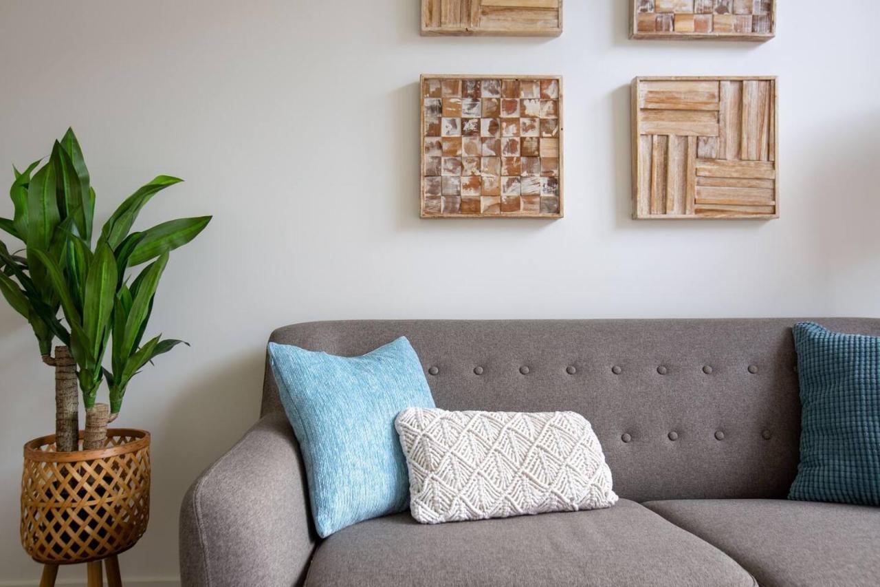 Holiday home Elegant Stylish Living@mooneeponds Wifi/parking Melbourne