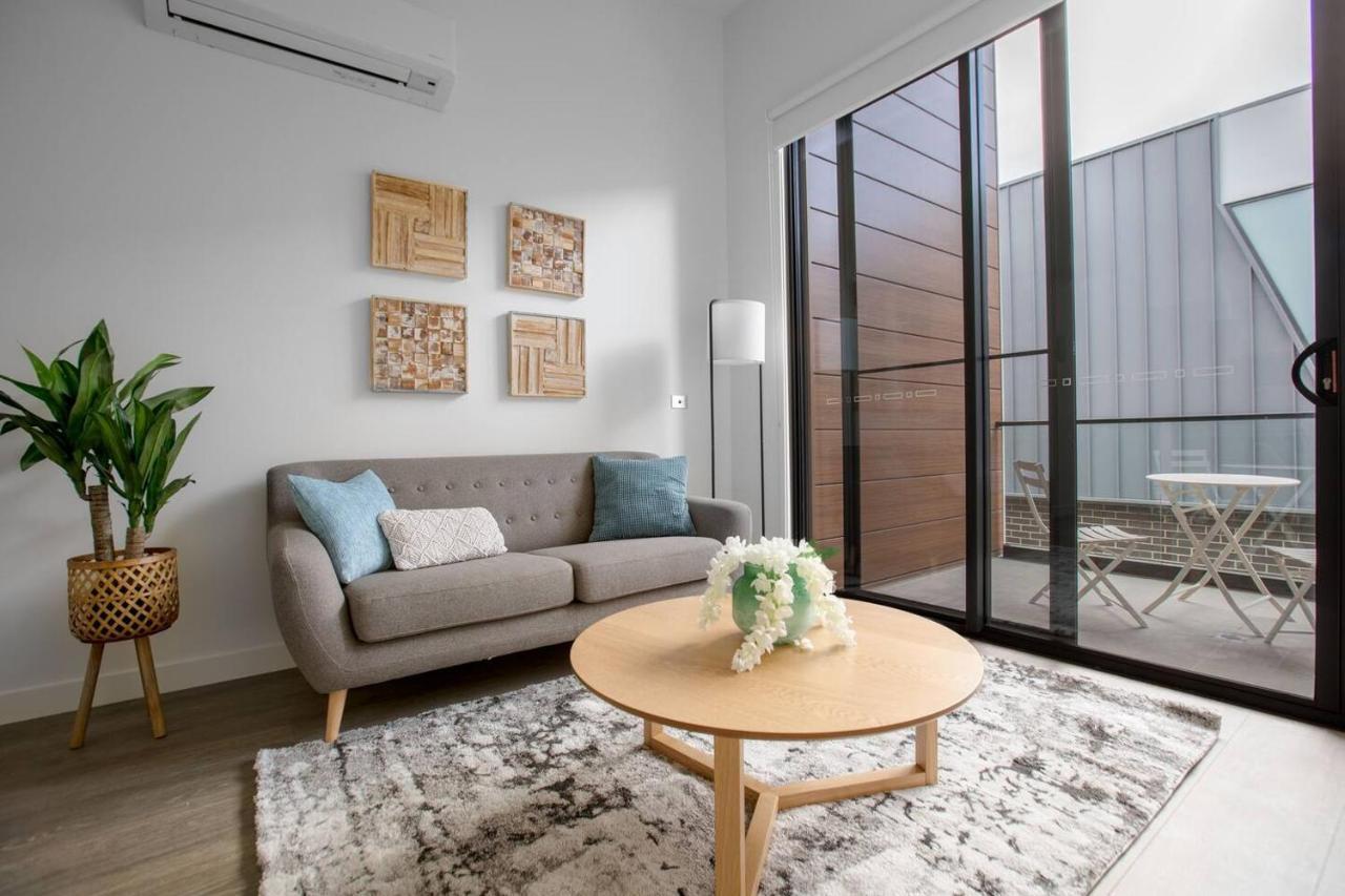 Elegant Stylish Living@mooneeponds Wifi/parking Holiday home Melbourne