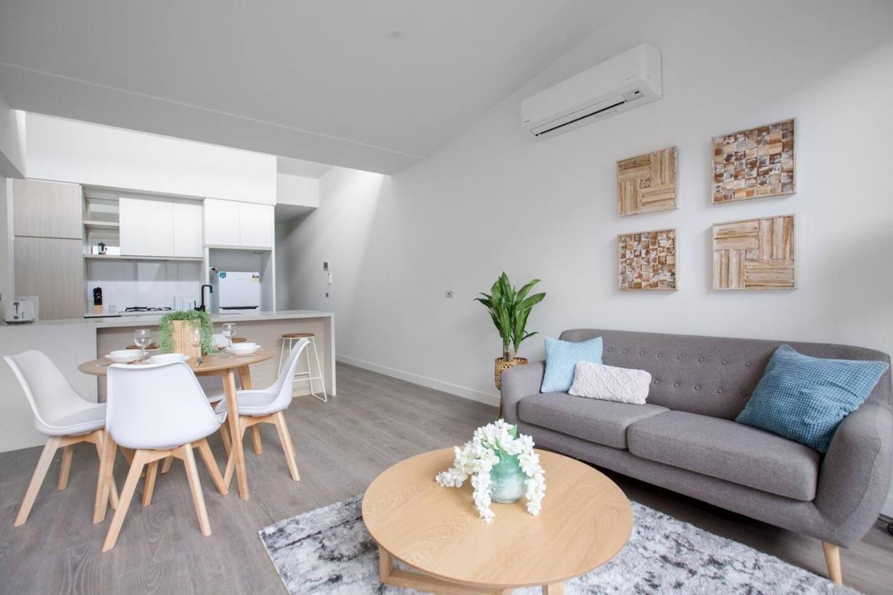 Elegant Stylish Living@mooneeponds Wifi/parking *