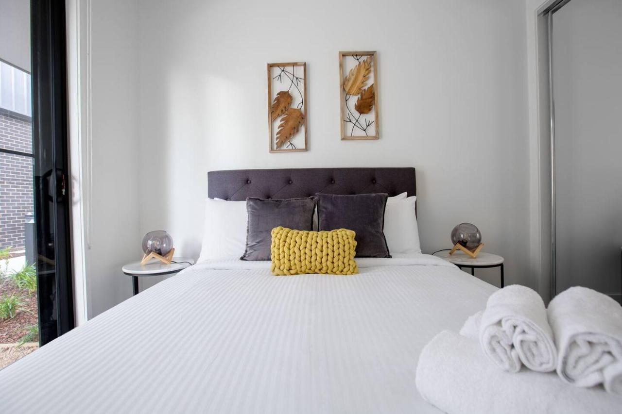 Elegant Stylish Living@mooneeponds Wifi/parking *