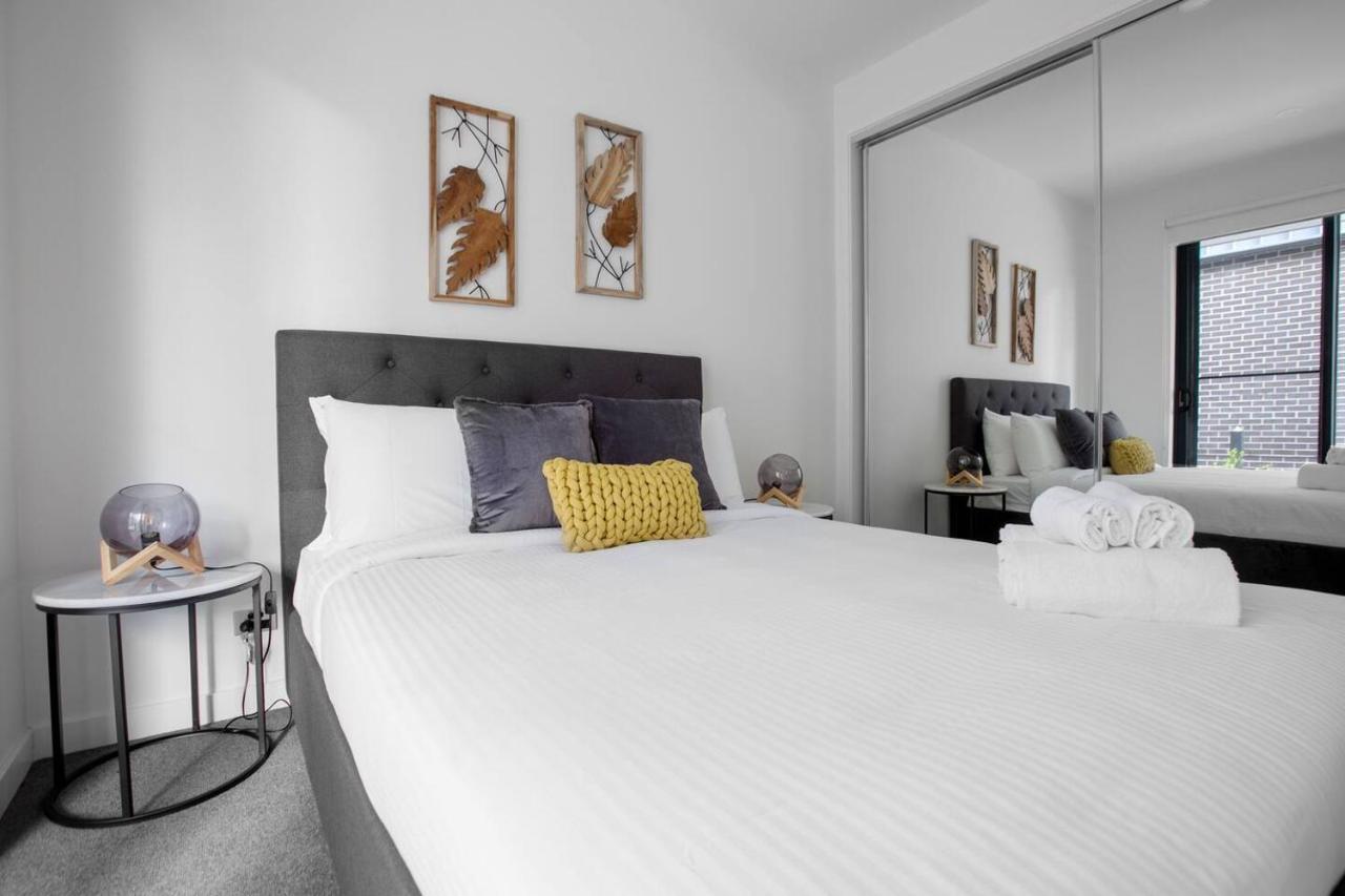 Elegant Stylish Living@mooneeponds Wifi/parking Holiday home