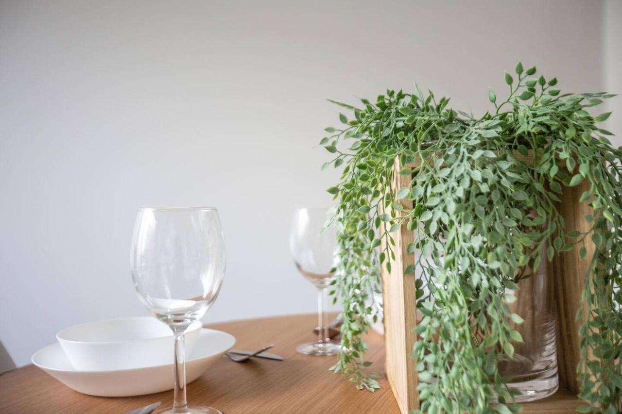 Elegant Stylish Living@mooneeponds Wifi/parking Holiday home *