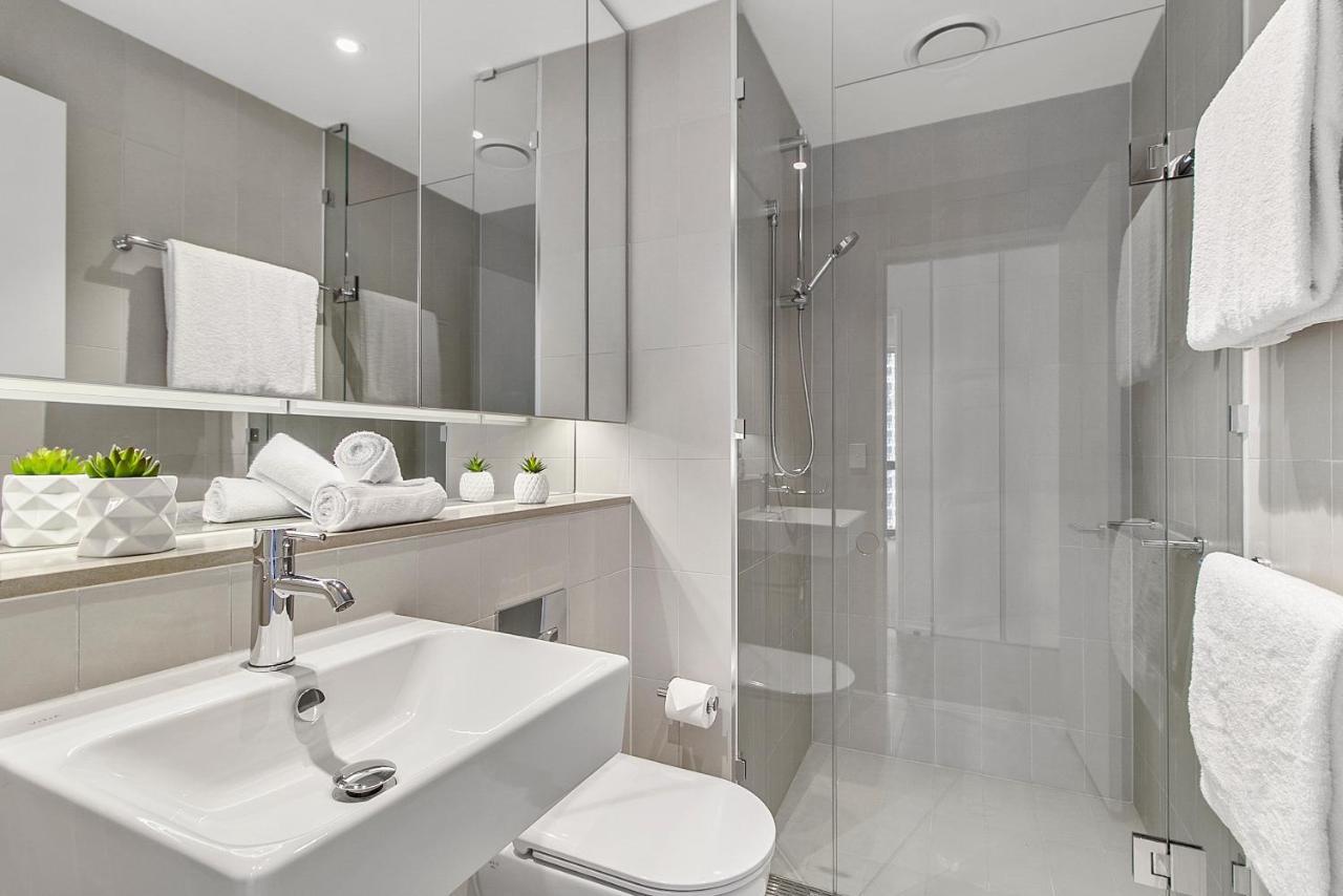 River Front Balcony Unit With View, Gym, Pool * Melbourne