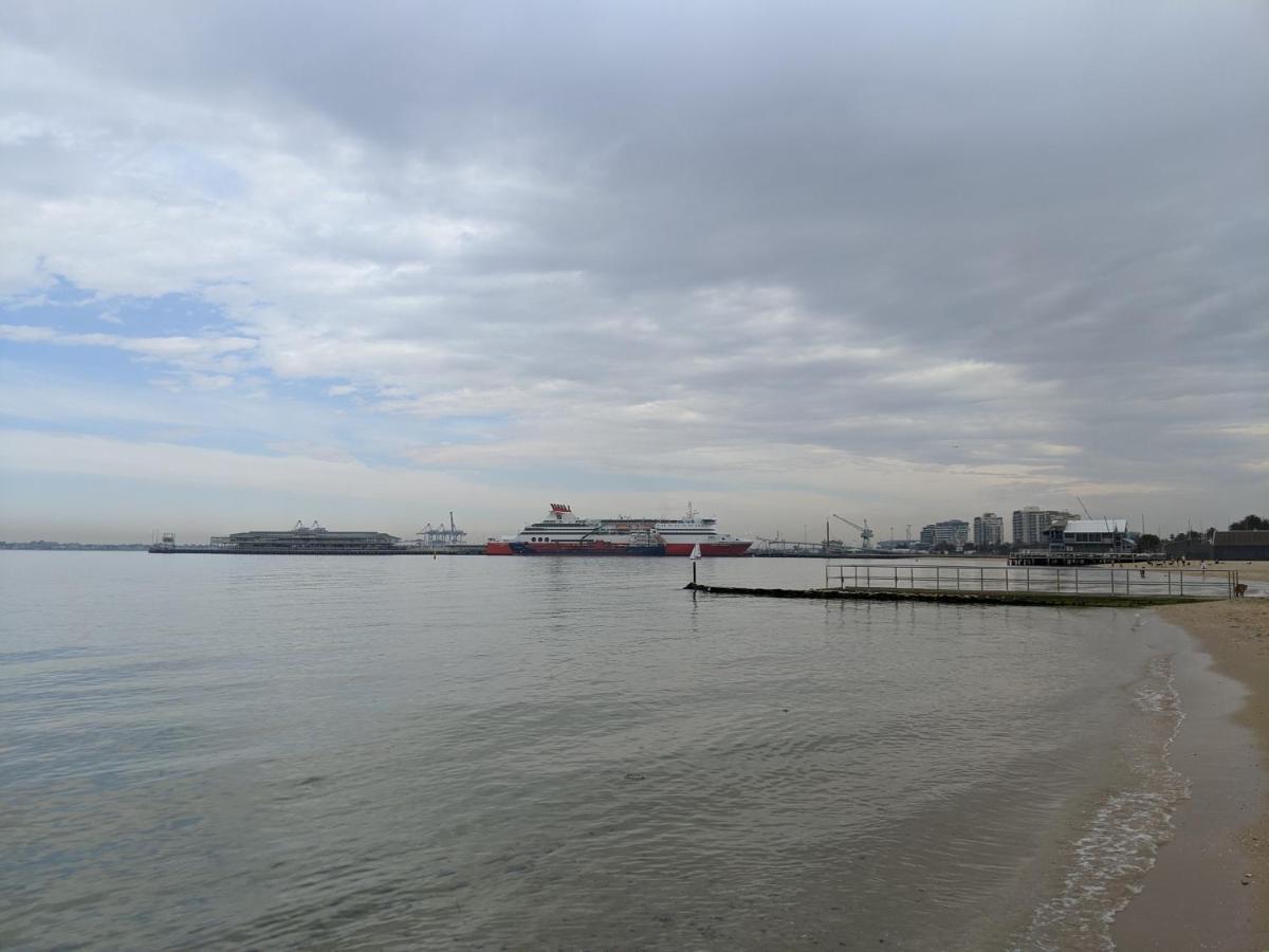 Staycentral - Spacious Seaviews Port * Melbourne