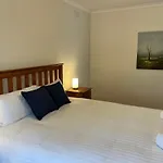 3 Bedroom Family House Close To Melbourne Airport